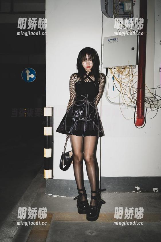 当柒柒要乖哦变成女仆，分享她的“惩戒”秘籍—你敢试试吗？