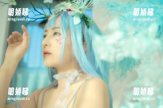 樱晚gigi的婚纱福利，亮眼到你可能会怀疑自己凡人身份的原图。