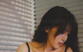 樱晚gigi的窈窕之约是间接挑逗，图片小心翼翼地让人停留，多想说什么，但又不知从何说起。
