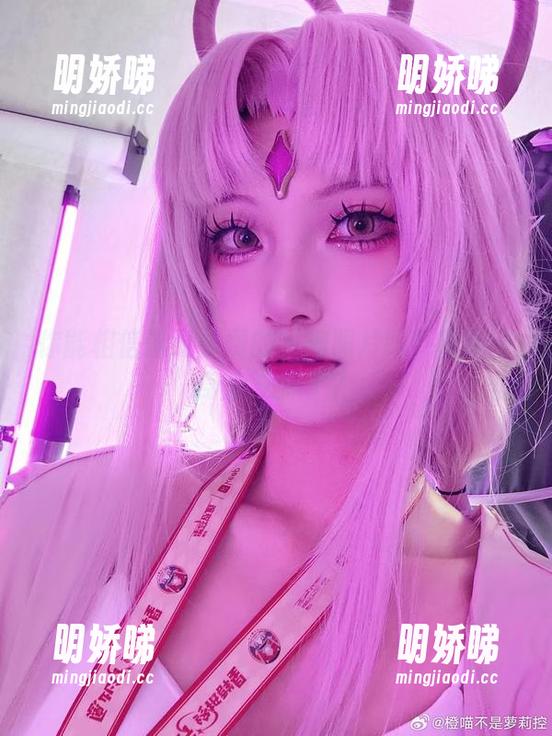 你能相信这张免费的蕾姆照片吗？橙喵变身魔法师了？