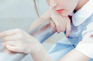 波萝社 – 看柳侑绮Sevenbaby的眼镜写真，真心觉得她更像个学霸了。