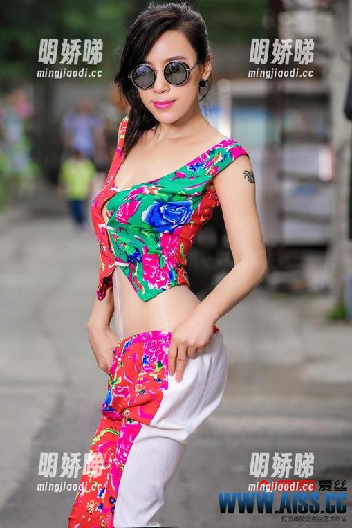 爱丝 - 何冉新番儿：捆绑花絮美图，刺激又让人心痒痒