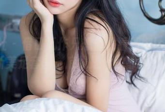 爱蜜社 – 借口工作只想偷偷看莉娜lena的最新美足套图，底线是什么都不想说。