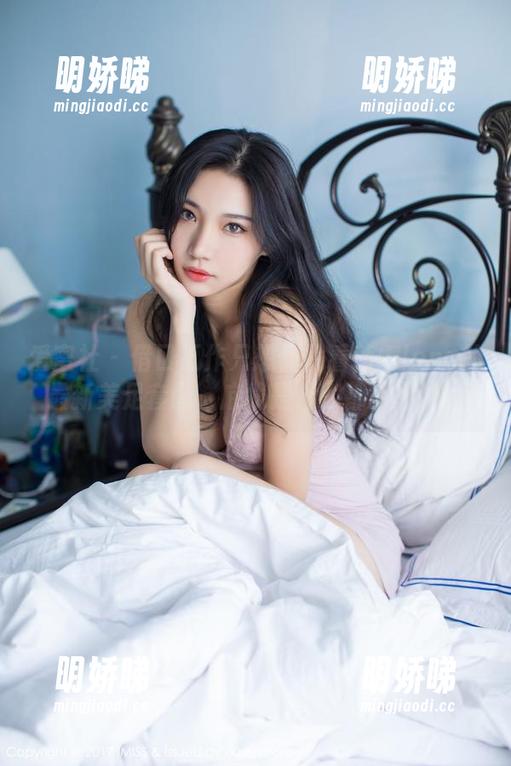 爱蜜社 - 借口工作只想偷偷看莉娜lena的最新美足套图，底线是什么都不想说。