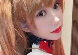小心瞄到神探火狸狸的新写真，諾拉·沐恩的睡衣太会撩了！