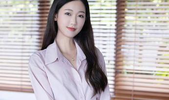 秀人网 – UU酱在泳装写真中，随意流露的姿态，真没那么简单。