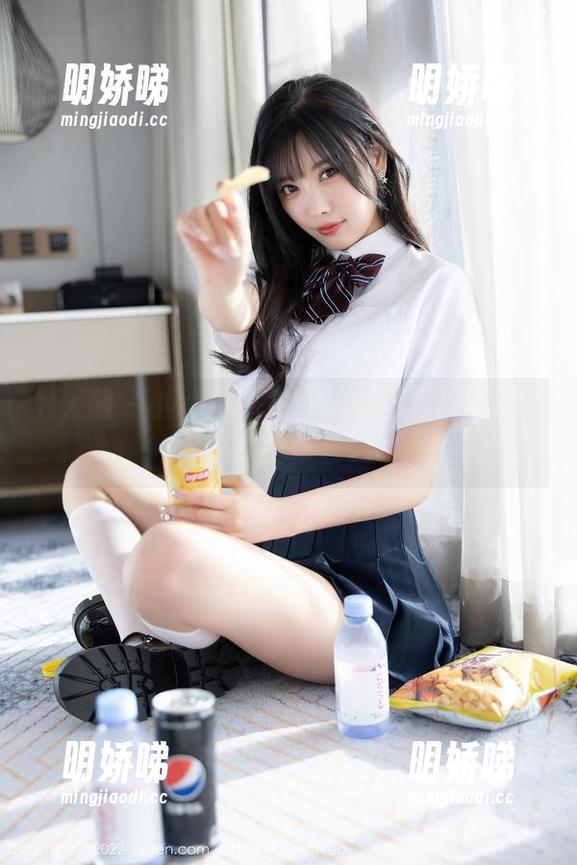 秀人网 - 小Kiki眼镜全套作品：看似无害，却暗藏玄机