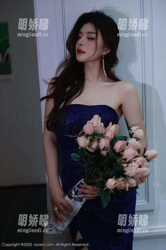 秀人网 - 作品里的小泡芙winna，教室变成了一个奇怪的晃动空间