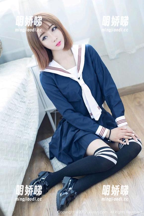 秀人网 - 婚纱在线，原图花絮——小茉莉jasmine又开启了她的“无敌白色熊”模式。