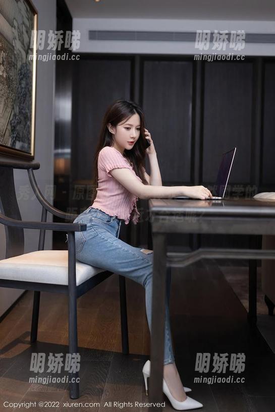 秀人网 - 原图在此，连体衣与梦然同学的距离该拉多近才合适呢？