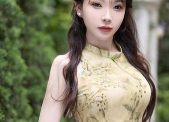 秀人网 – 嘘！在观看模特悦悦的美腿写真时，我偷偷自己掩饰了一下流口水