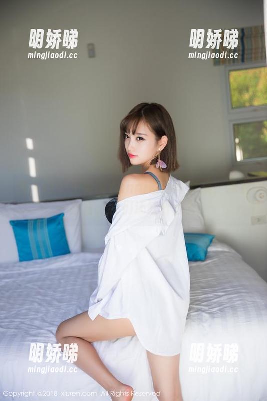 秀人网 - 王馨瑶Yanni最新写真集：泳衣露背，我们还缺什么？