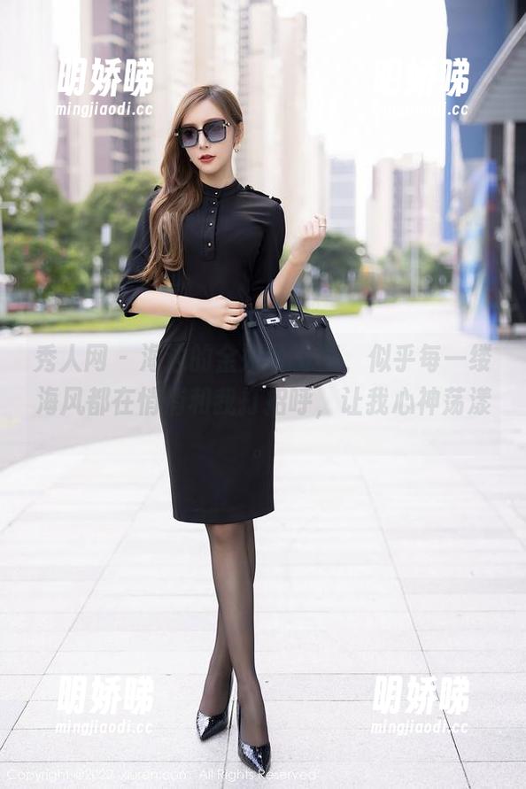 秀人网-金妍兮 秀人网 - 海边的金妍兮写真,似乎每一缕海风都在悄悄和我打招呼,让我心神荡漾。
