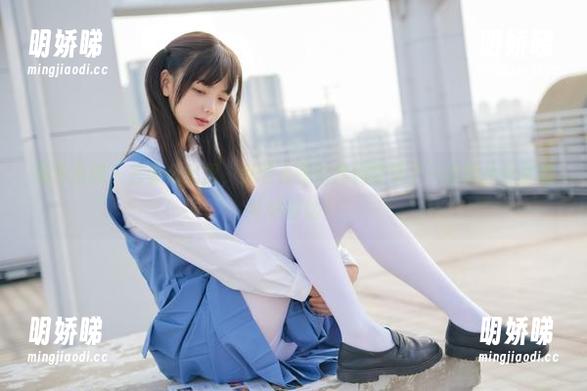 稚乖画册 - 在办公室里，赤西夜夜给我们带来了一场照片分享的奇妙冒险！