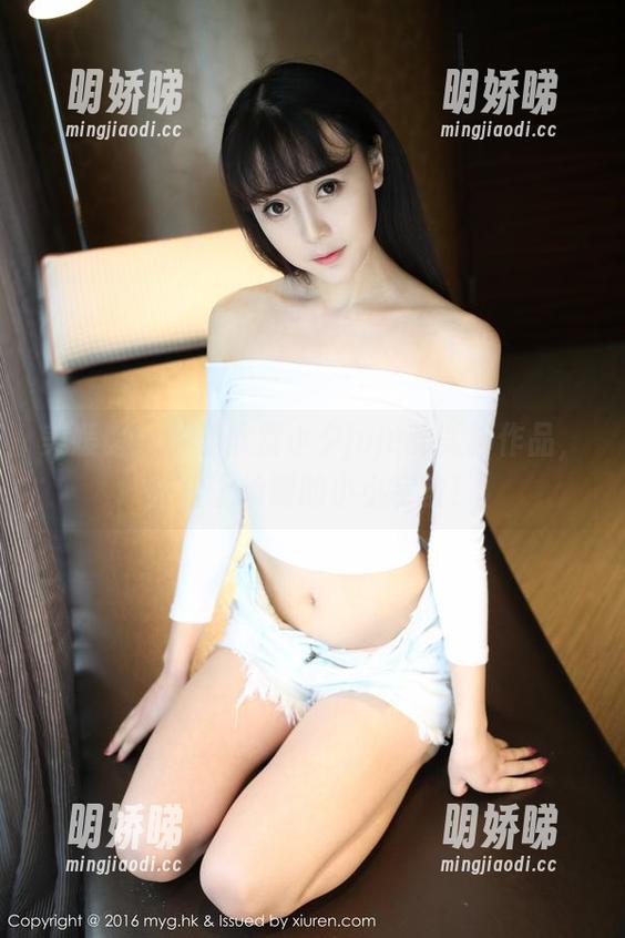 美媛馆 - 静静欣赏小夕juju的美脚作品，脚背上绘制的小小宇宙！