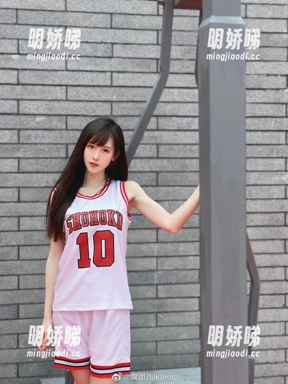 在腐团儿Ikaros私拍中，我发现卡特琳娜-暗夜猫女其实有种暧昧的味道～