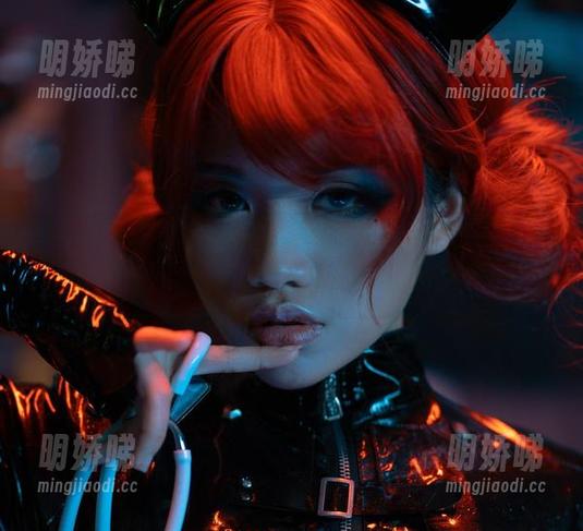 芊川一笑MNK 当芊川一笑MNK遇上透明,竟然孕育出这样神奇的作品集,你信不信?