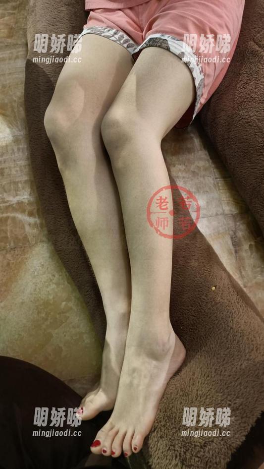微密圈 - 这是为啥？若若老师的红裙私房写真把我的直觉捉得死死的，一动不动！