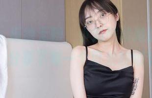 袜啵啵 – 拒绝无聊，小奶熊和她的短白棉袜，分享下每一个可爱的细节。