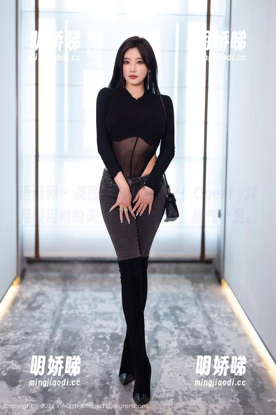 语画界 - 美图概念的新定义！Cherry绯月樱用她的美足和高清搭配，骚气十足。