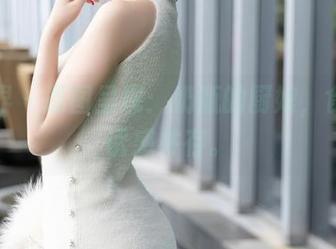 语画界 – 原图呈现：奶瓶的厨娘，食欲与诱惑并存。