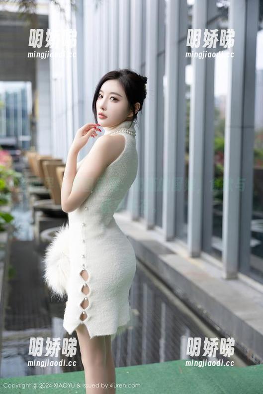 语画界 - 原图呈现：奶瓶的厨娘，食欲与诱惑并存。