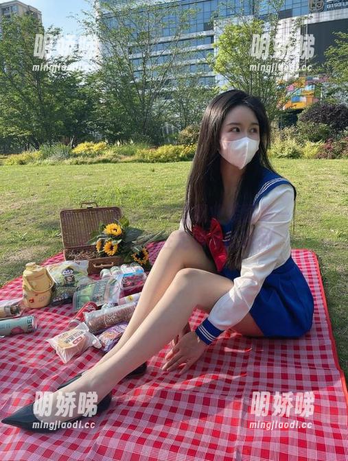 微密圈 - 软妹小九九的职业装图集——纯高清，默默驻足转身的瞬间