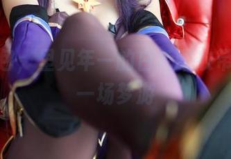 翻开图包，里见年一的白色睡衣带我去了一场梦游