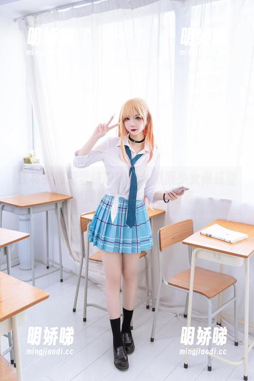 我其实想把雪晴嘟嘟的体操服少女做成壁纸，然而需求和能力不对等。