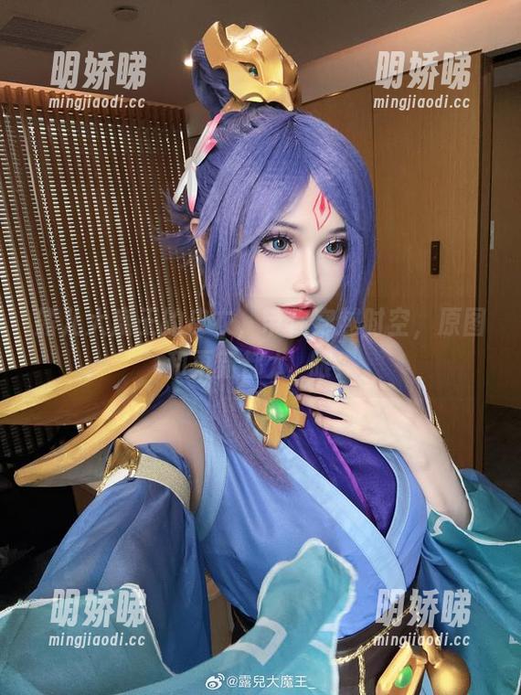 露儿大魔王 露儿大魔王的皮衣,带你穿越时空,原图和更新都太搶眼!