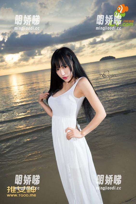 青豆客 - 施忆佳Kitty酱的兔女郎行摄实录，图片里有没有人在偷瞄？
