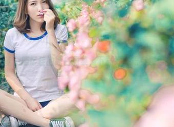 青豆客 – 施忆佳的纯白图集，下载好像很有意思的样子