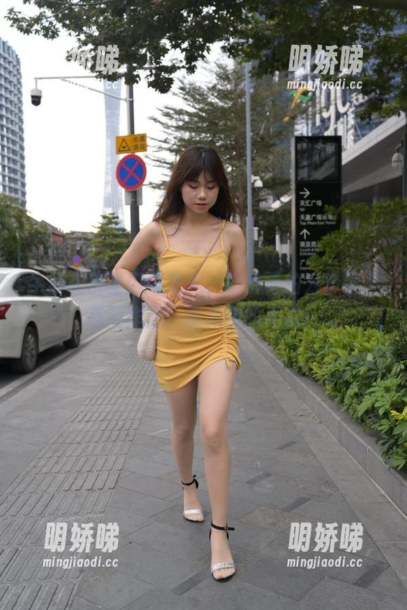 魔镜街拍 牛男在夜里闪闪发光,魔镜街拍为你奉上高清作品,照亮你的周末!